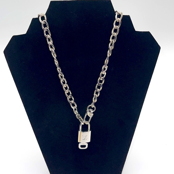 Louis Vuitton- Silver authentic Lock and Key - #315 - Picture 6 of 7